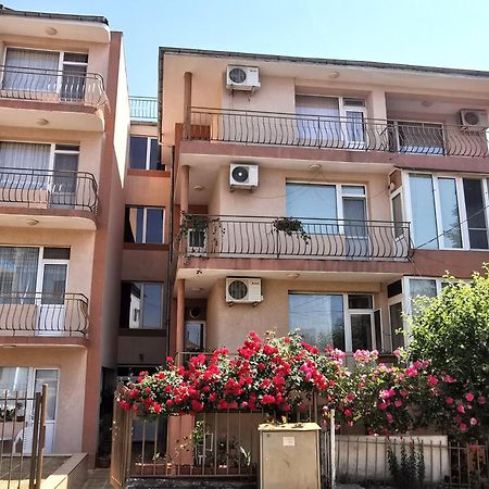 Guest House Georgieva Равда Экстерьер фото