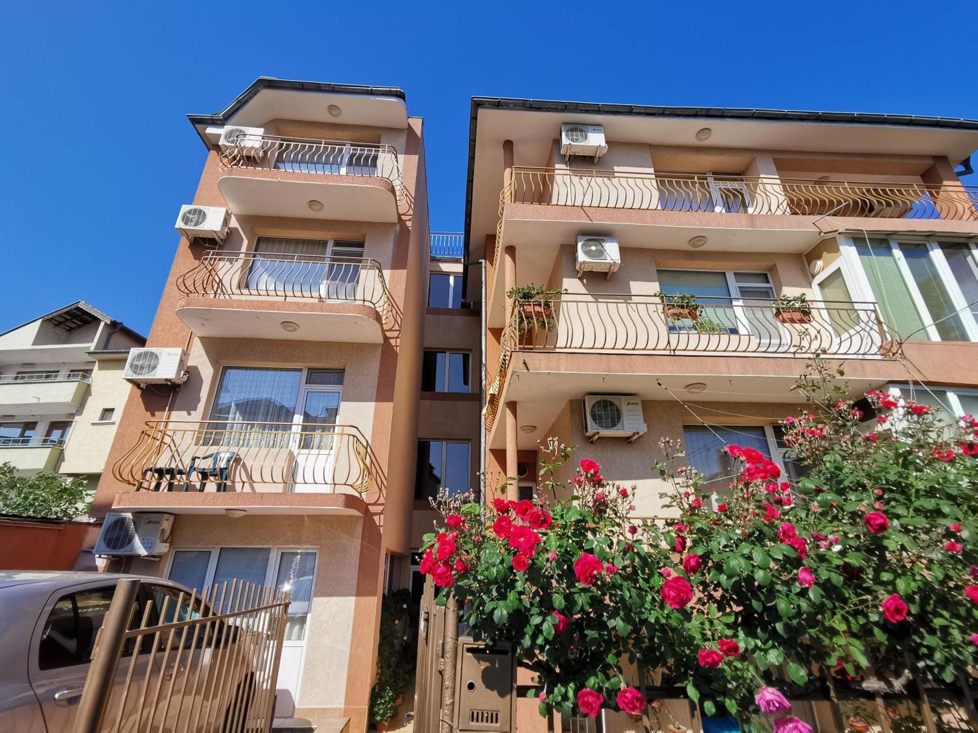 Guest House Georgieva Равда Экстерьер фото